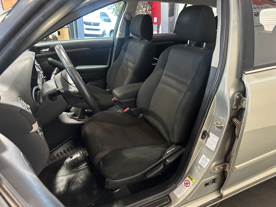 Toyota Avensis 1,8 VVT-i Sol stc. 5d