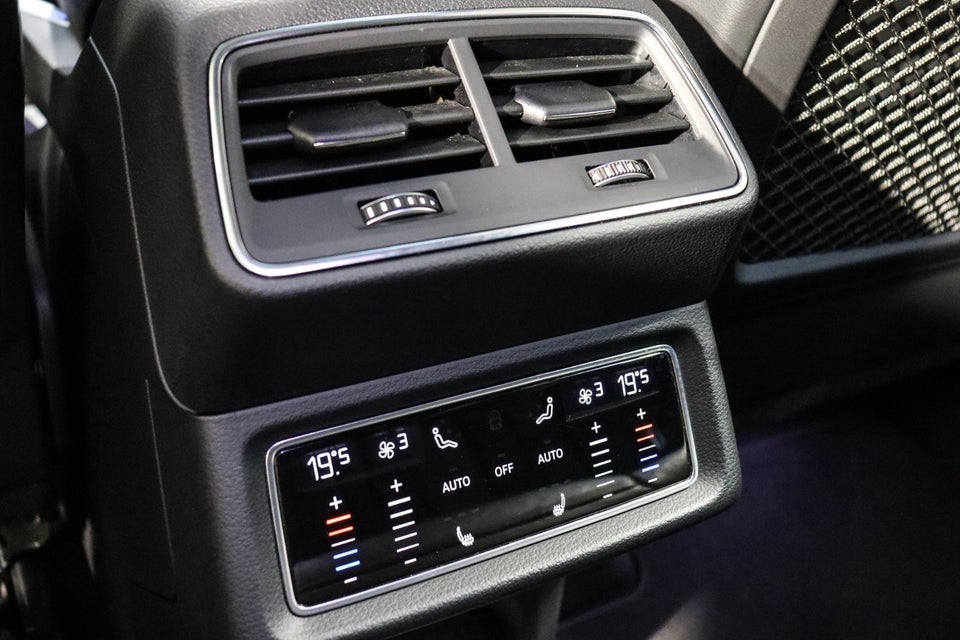 Audi e-tron 55 quattro 5d