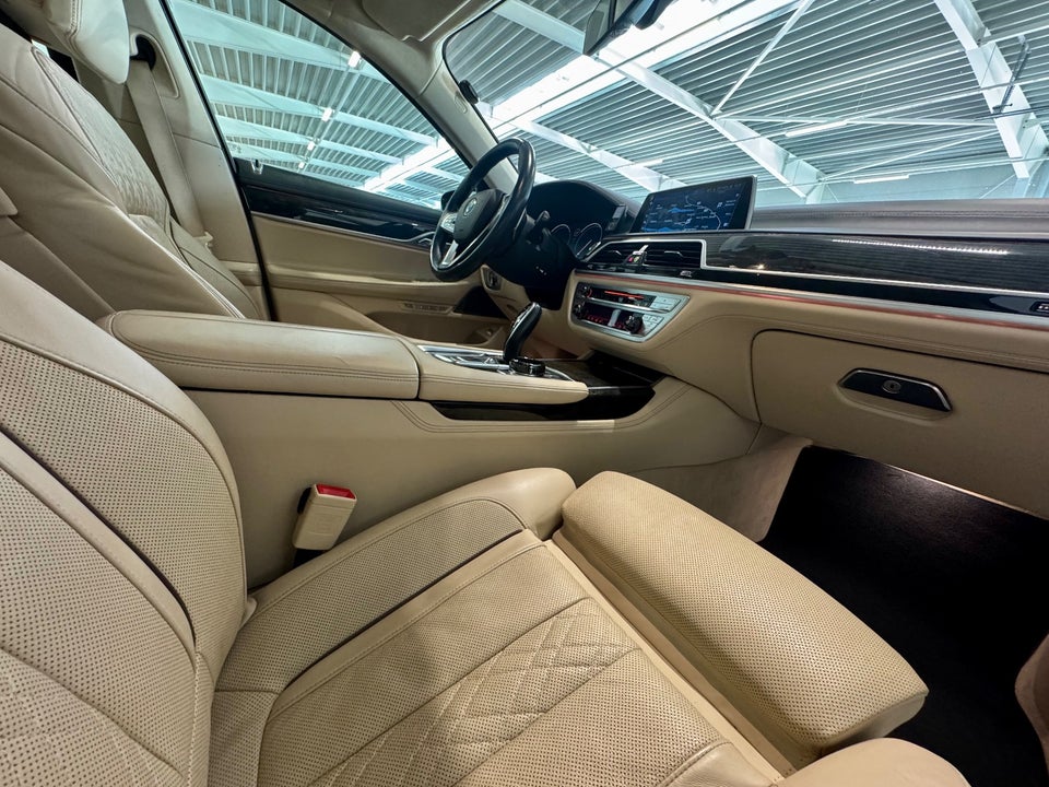 BMW 750i 4,4 xDrive aut. 4d