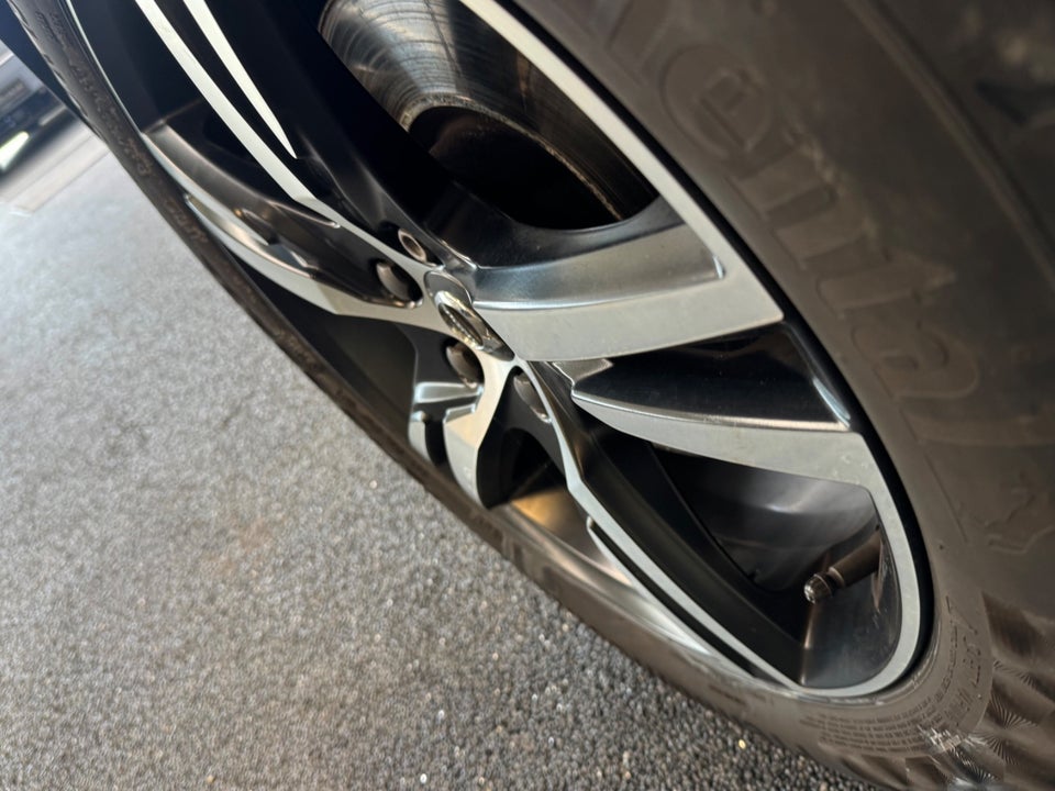 Volvo XC40 2,0 D4 190 R-Design aut. AWD 5d