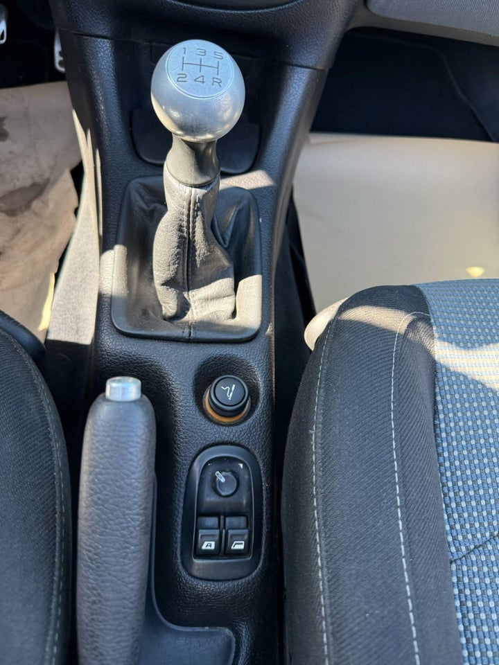 Peugeot 206 1,6 16V CC 2d