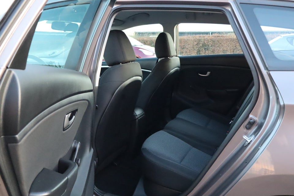 Hyundai i30 1,6 CRDi 110 Style CW Eco 5d