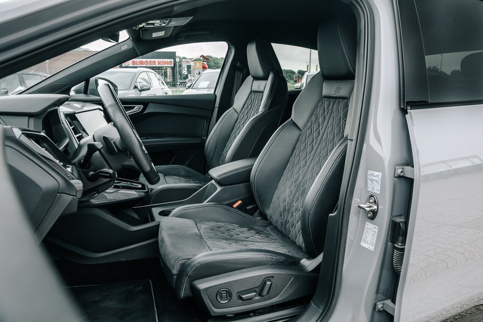 Audi Q4 e-tron 40 S-line Sportback 5d