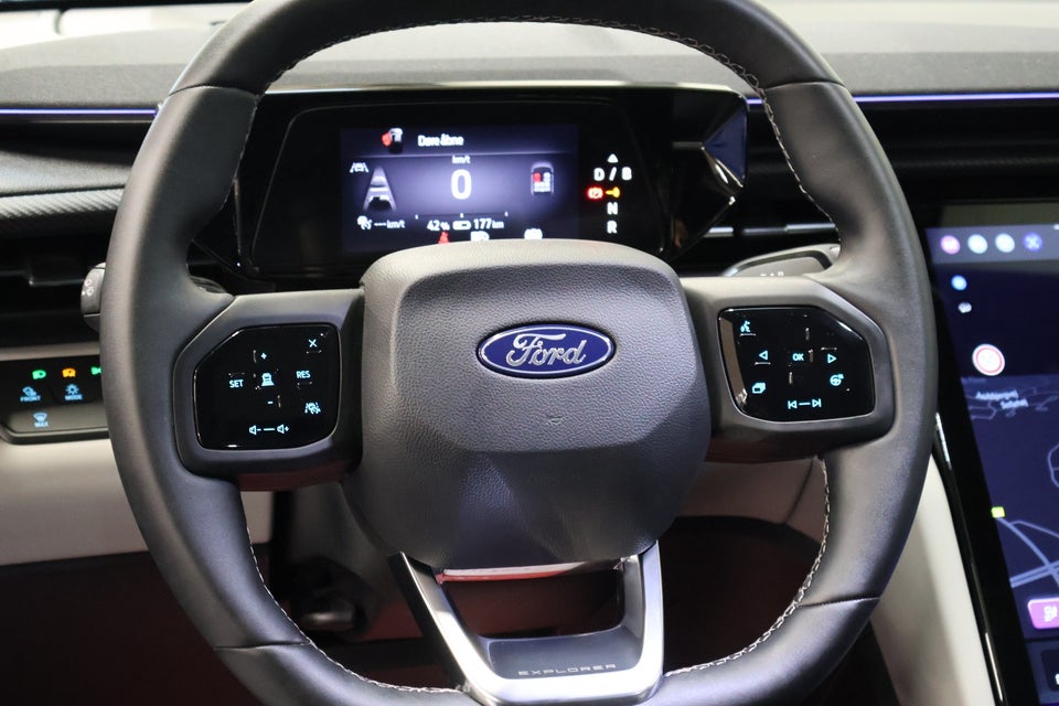 Ford Explorer 77 Premium Extended Range 5d