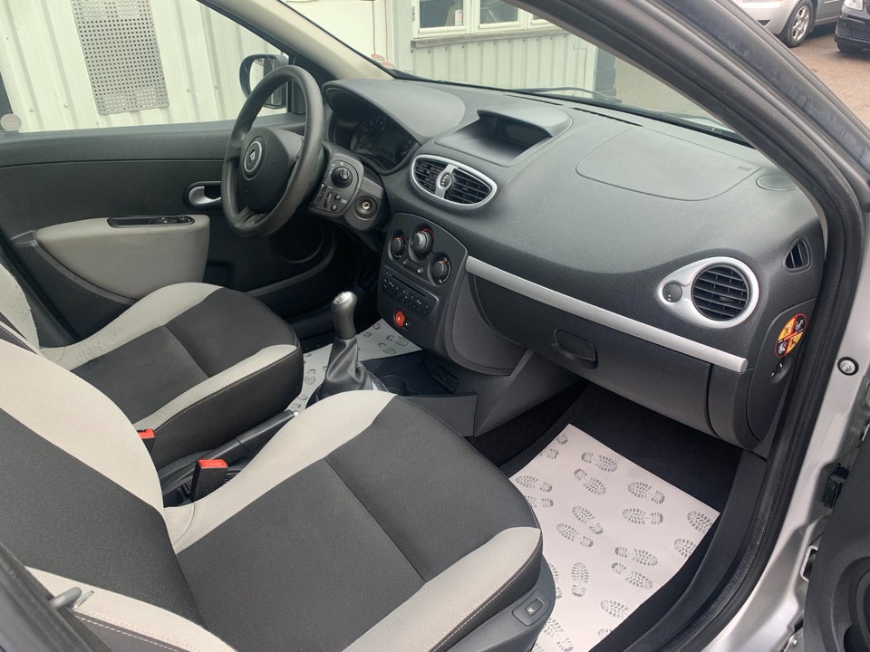 Renault Clio III 1,2 16V Authentique Sport Tourer 5d