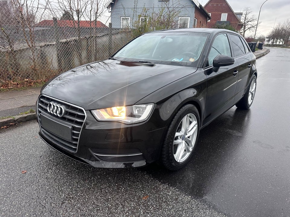 Audi A3 1,6 TDi Attraction Sportback 5d