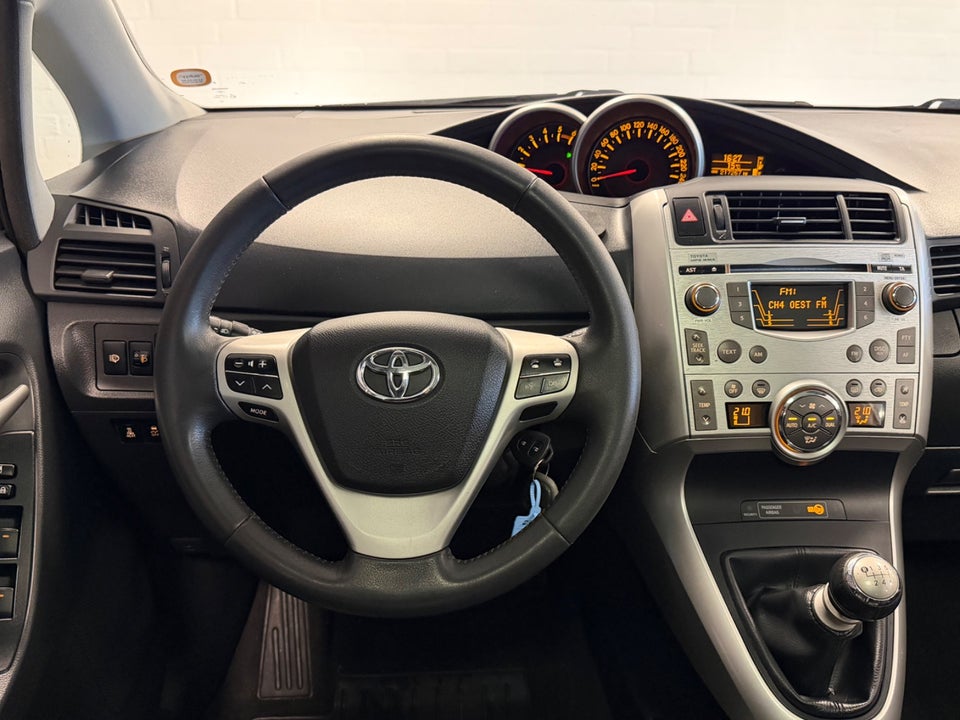 Toyota Verso 2,0 D-4D TX Business 7prs 5d