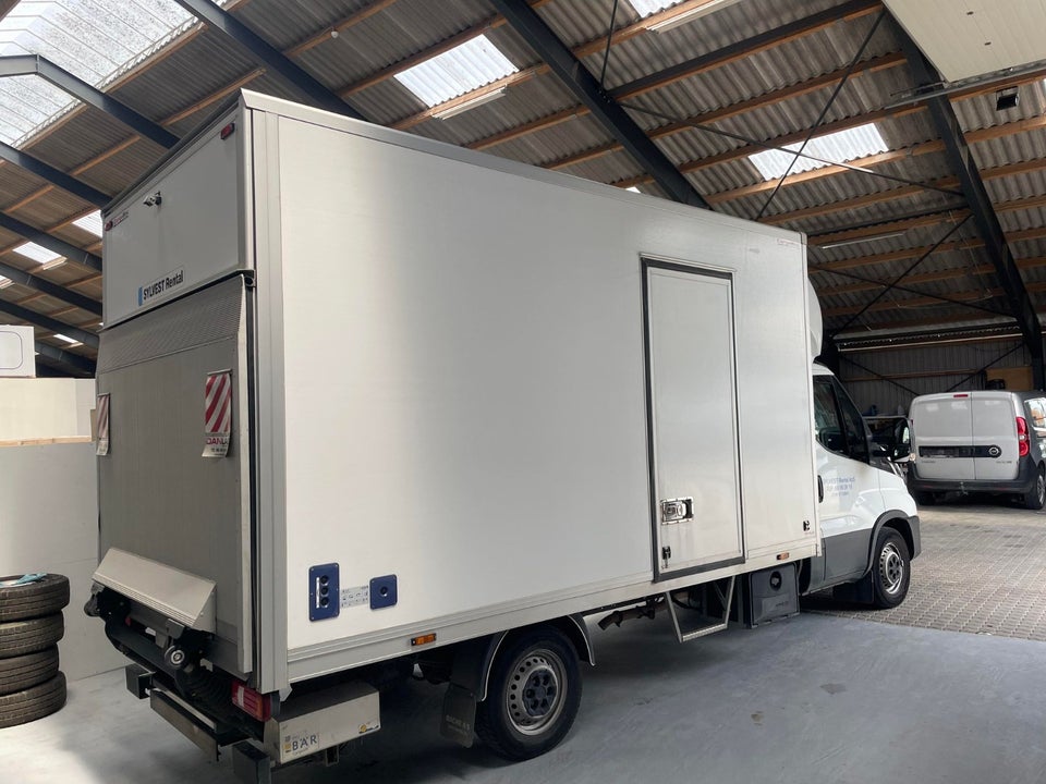 Iveco Daily 3,0 35S18 4100mm Box m/lift AG8