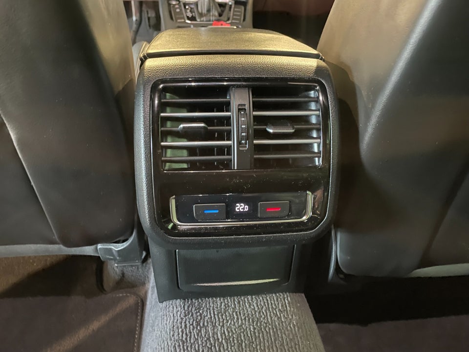 VW Passat 2,0 TDi 150 Highline R-line Variant DSG 5d