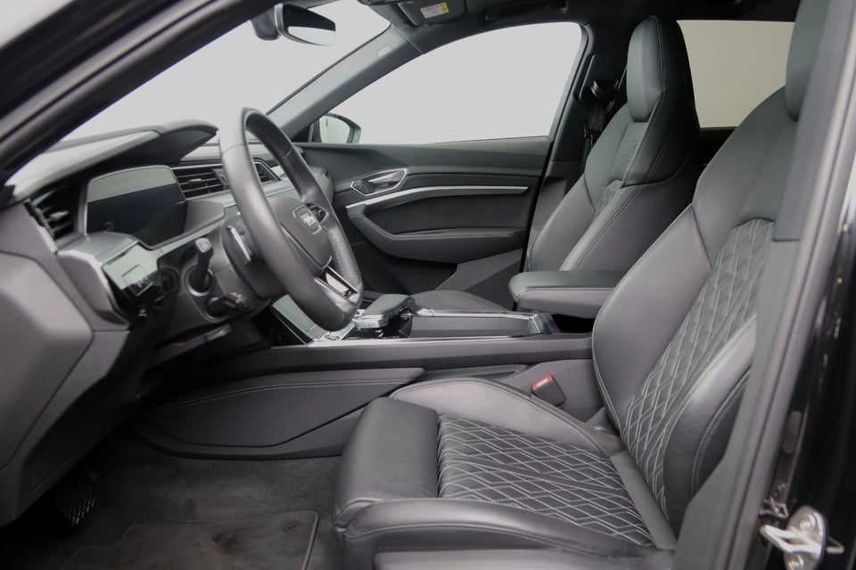 Audi e-tron 55 S-line quattro 5d