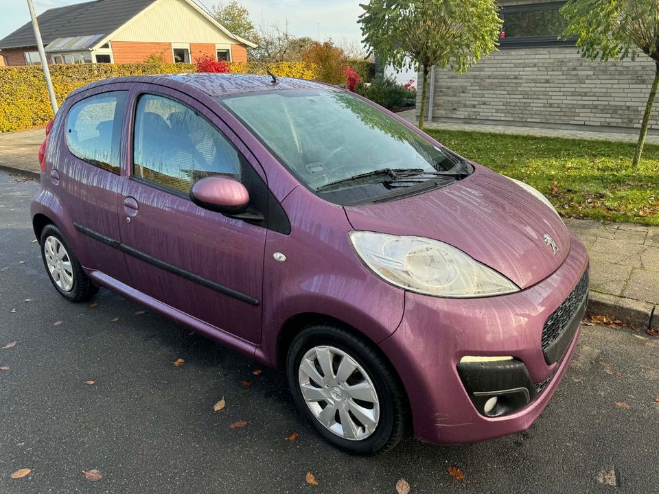 Peugeot 107 1,0 Champion Connect 5d