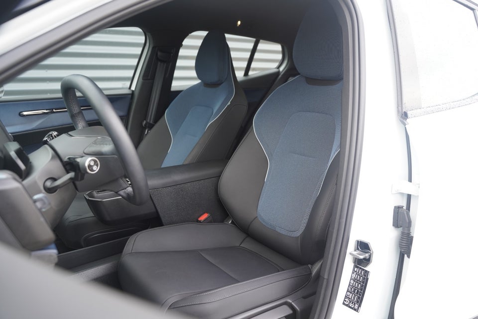 Volvo EX30 Extended Range Plus 5d