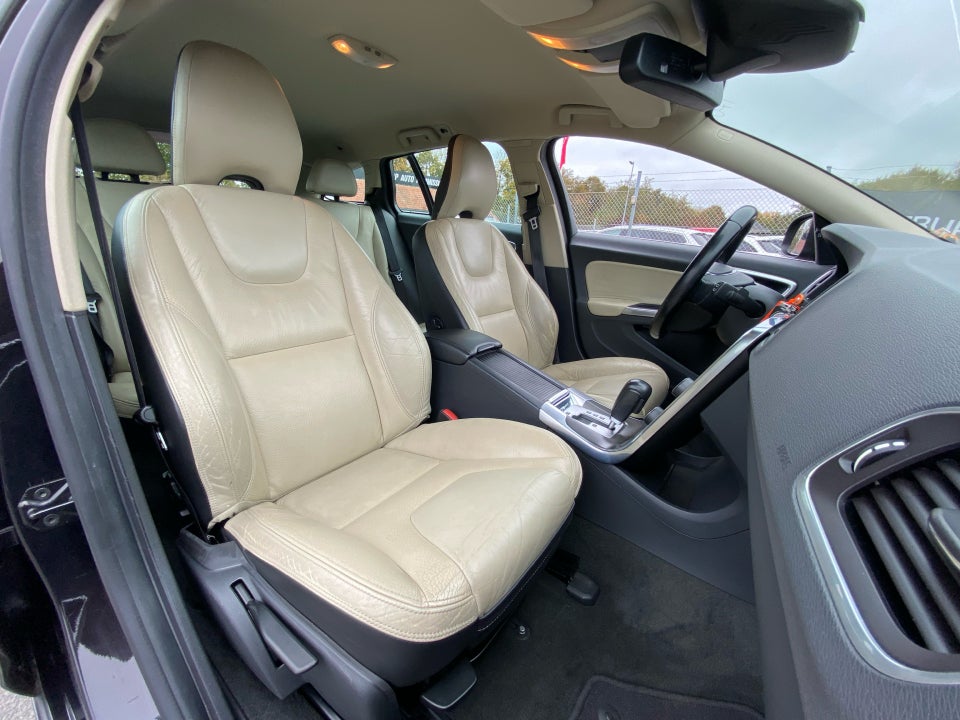 Volvo V60 1,6 T4 180 Summum aut. 5d