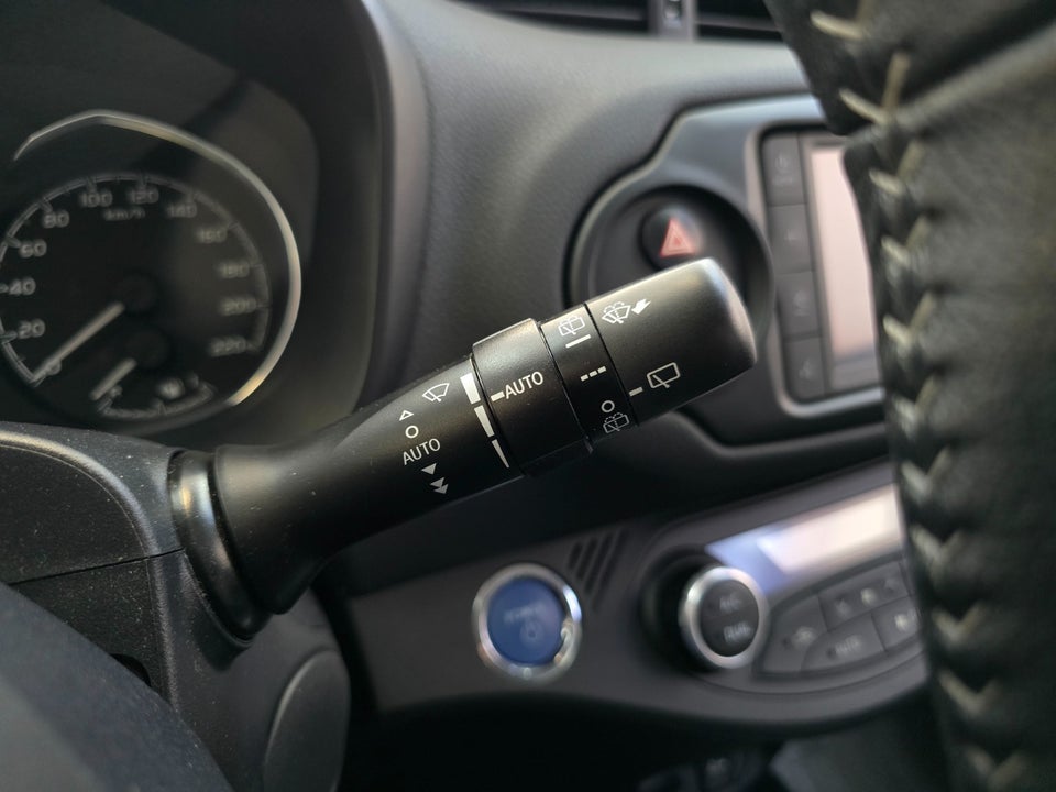 Toyota Yaris 1,5 Hybrid H3 Limited Smart e-CVT 5d