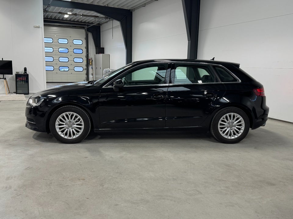 Audi A3 1,4 TFSi 140 Ambiente Sportback 5d