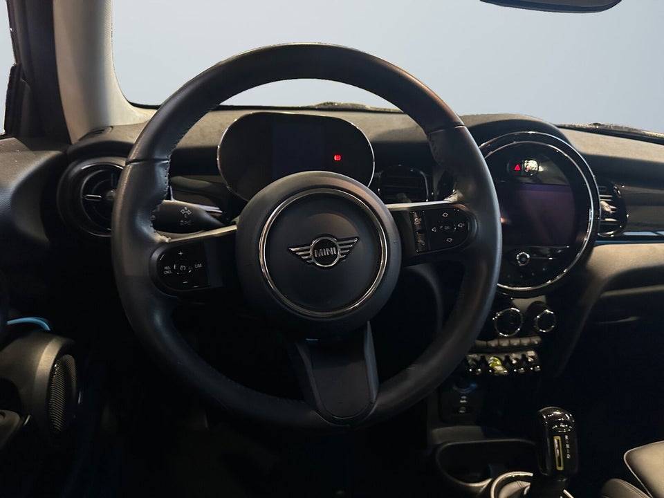 MINI Cooper SE Essential 3d