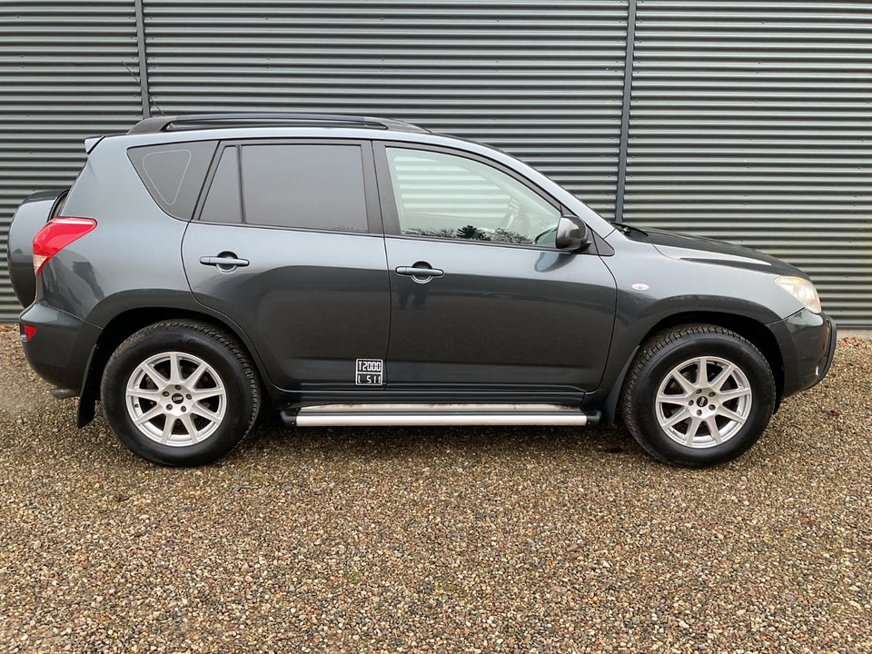Toyota RAV4 2,0 VVT-i aut. 4x4 Van 5d