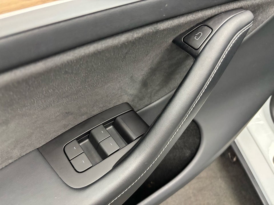 Tesla Model Y RWD 5d