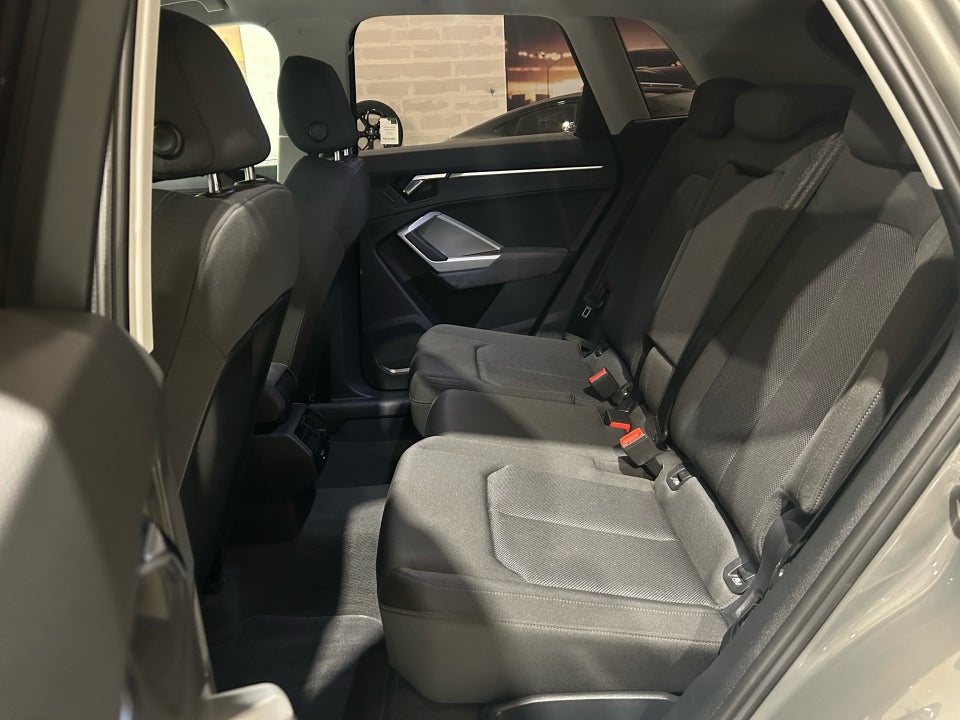 Audi Q3 45 TFSi e Attitude plus S-tr. 5d