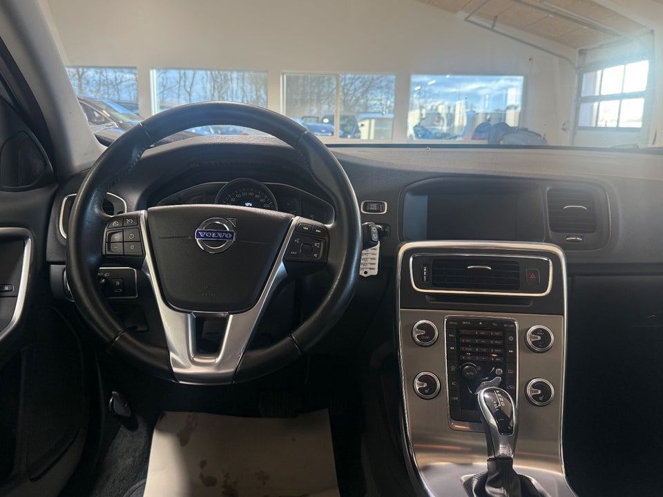 Volvo V60 2,0 D3 150 Momentum aut. 5d