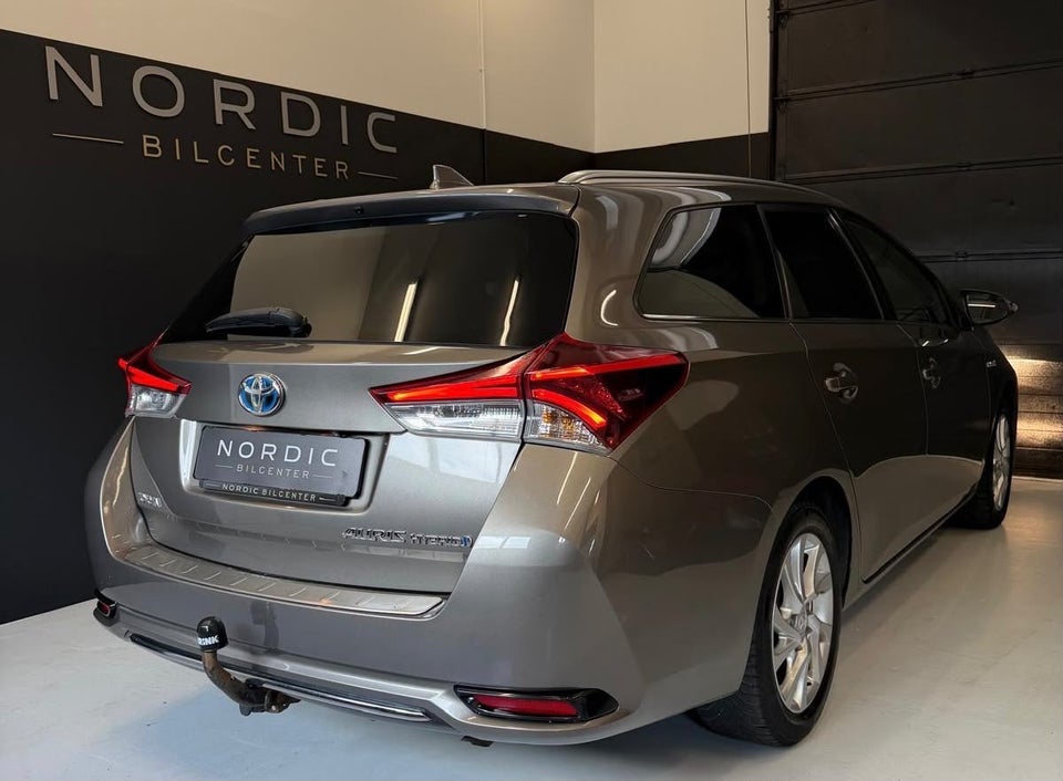 Toyota Auris 1,8 Hybrid H2 Comfort Touring Sports CVT 5d
