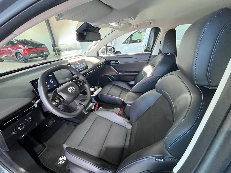 MG MG4 64 Luxury 5d