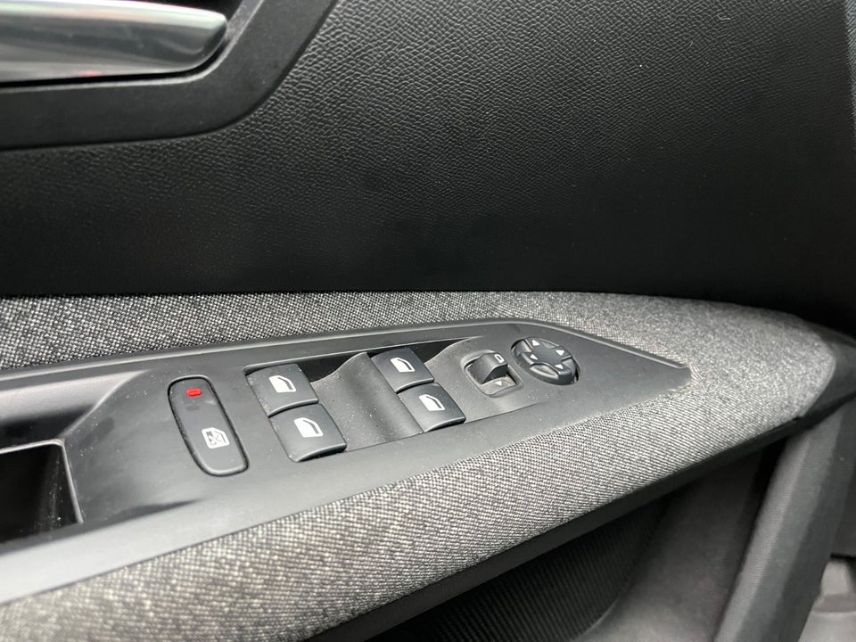 Peugeot 3008 1,2 e-THP 130 Allure 5d