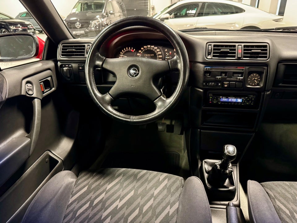 Opel Calibra 2,0i 16V 3d