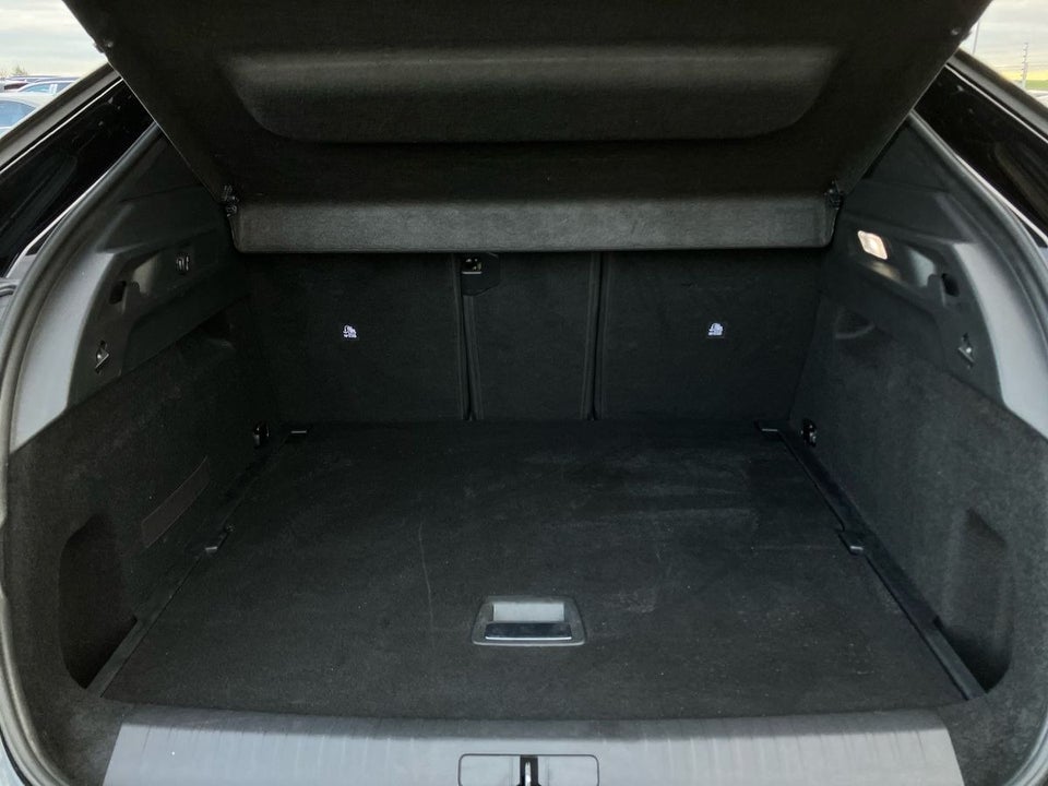 Peugeot e-3008 77 GT 5d