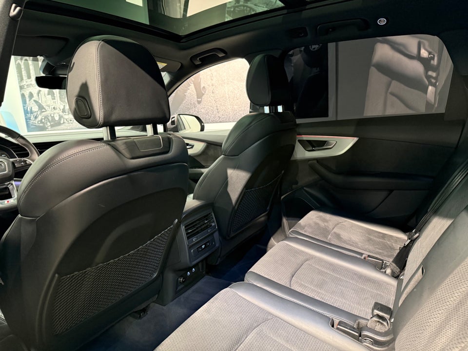 Audi Q7 55 TFSi e S-line quattro Tiptr. 5d