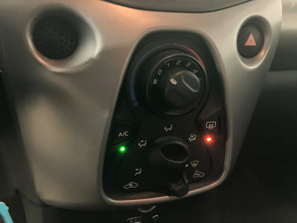 Toyota Aygo 1,0 VVT-i x-play 5d