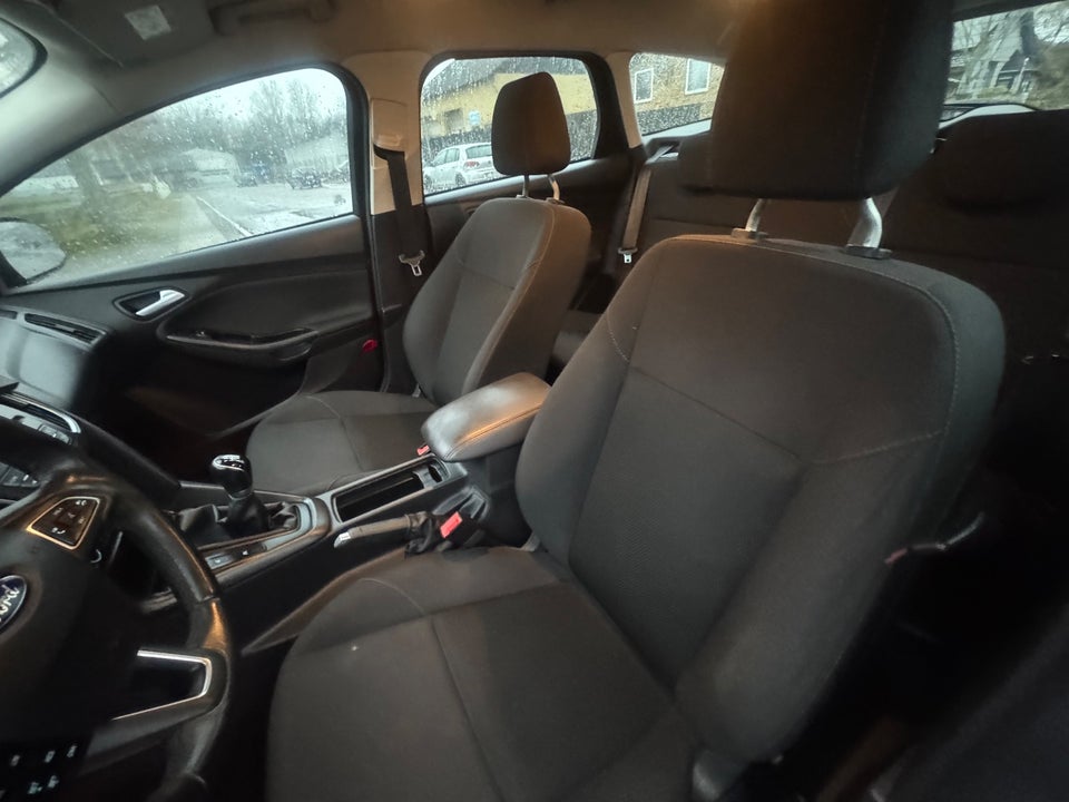 Ford Focus 1,0 SCTi 100 Titanium stc. 5d