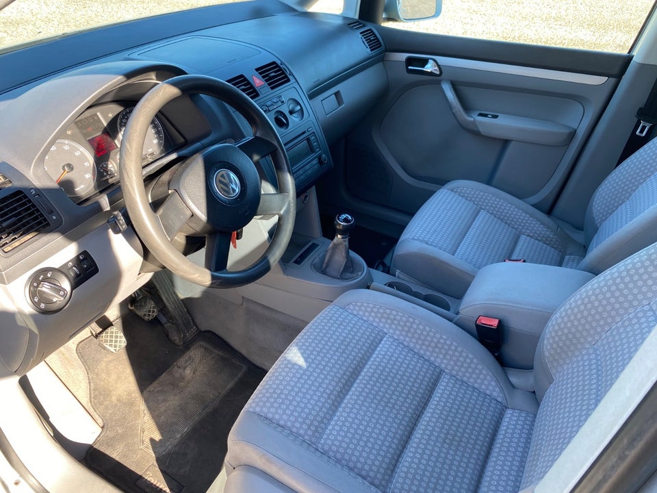 VW Touran 1,6 FSi 5d