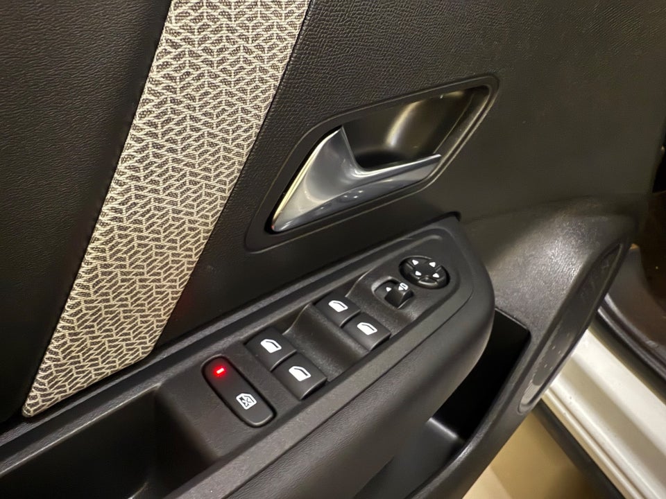 Citroën ë-C4 X 50 Shine Pack 4d