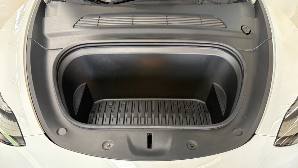 Tesla Model Y Long Range AWD 5d