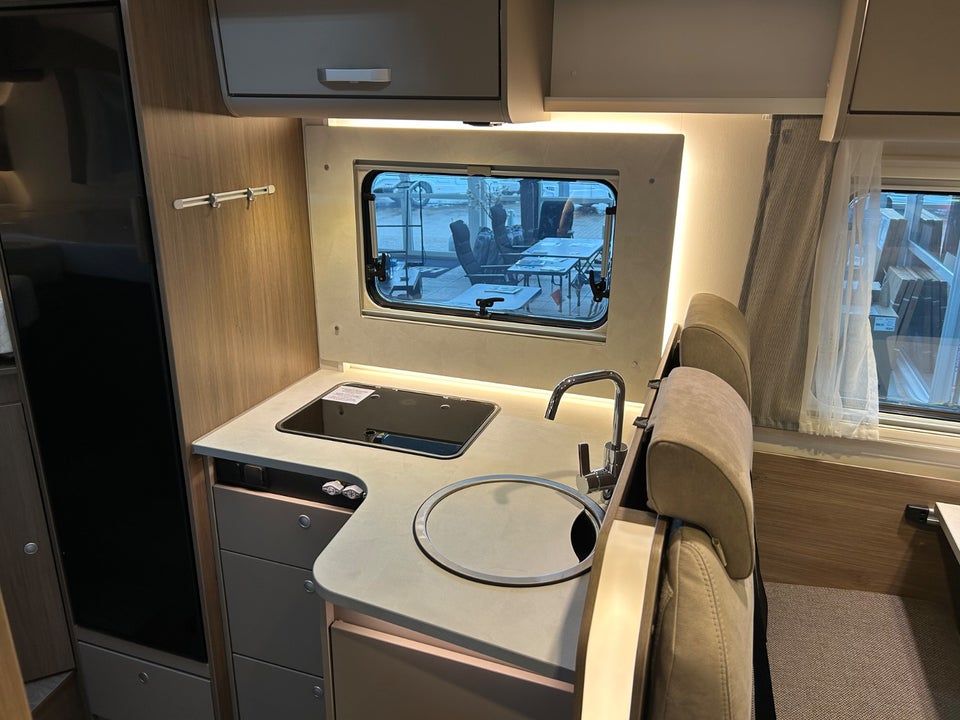 Carado T328 PRO+ 2,2 JTD 140 aut. 3d