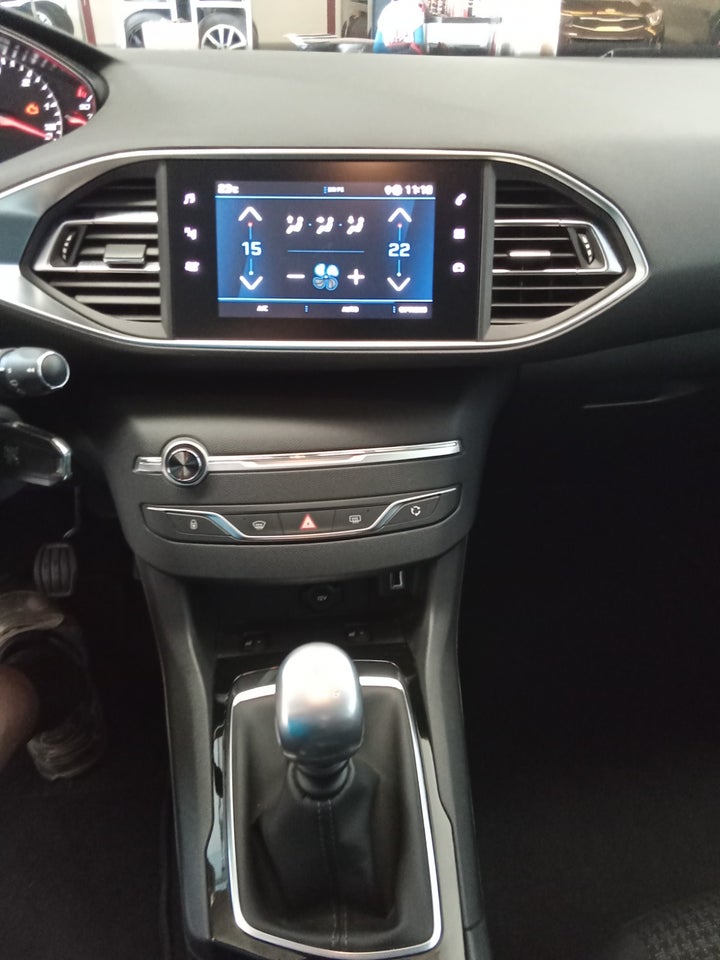 Peugeot 308 1,5 BlueHDi 130 Style SW 5d