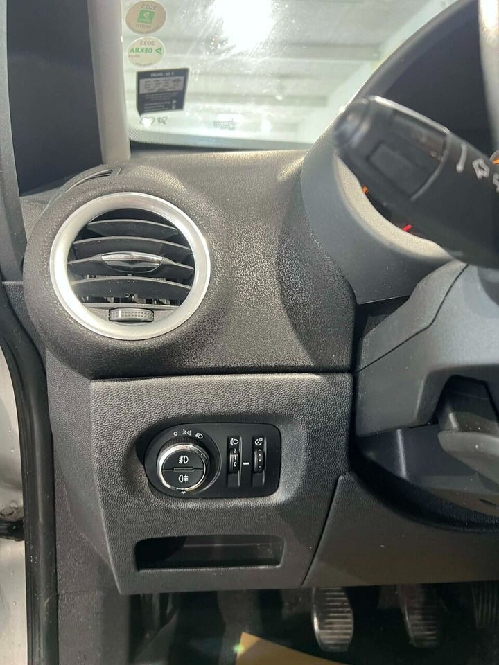 Opel Corsa 1,4 16V Cosmo 5d