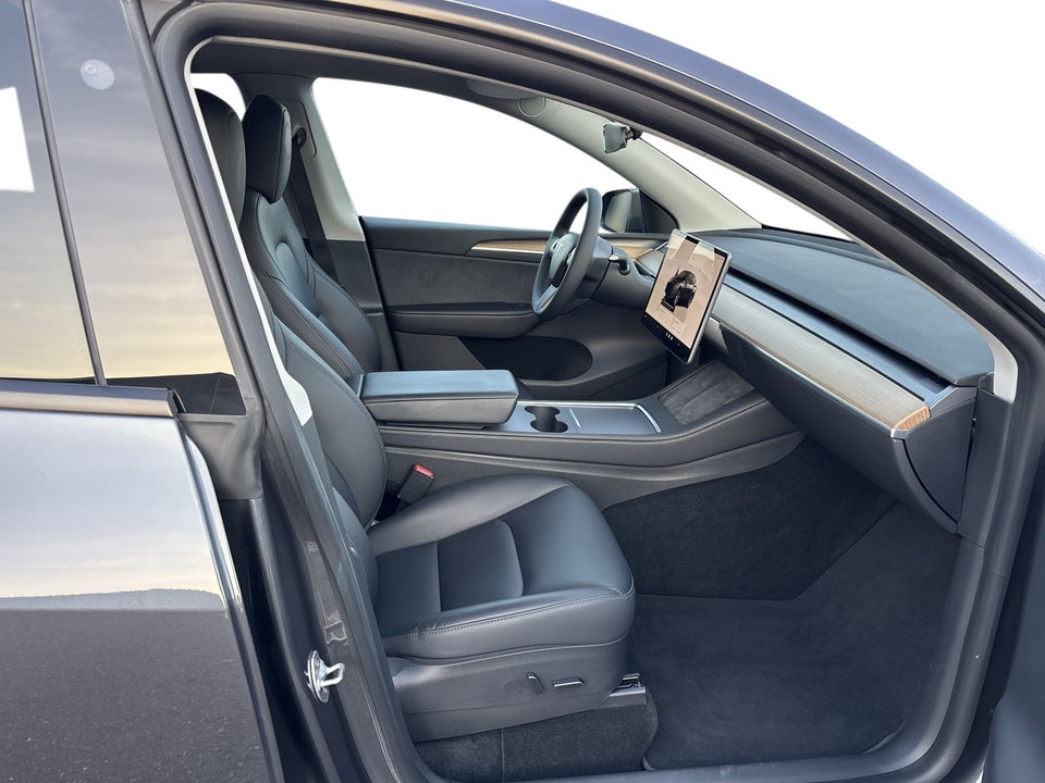 Tesla Model Y Long Range AWD 5d