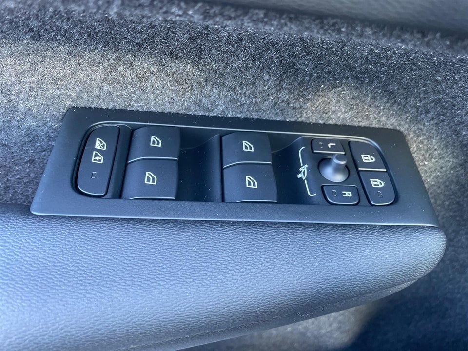 Volvo EX40 Extended Range Black Edition 5d