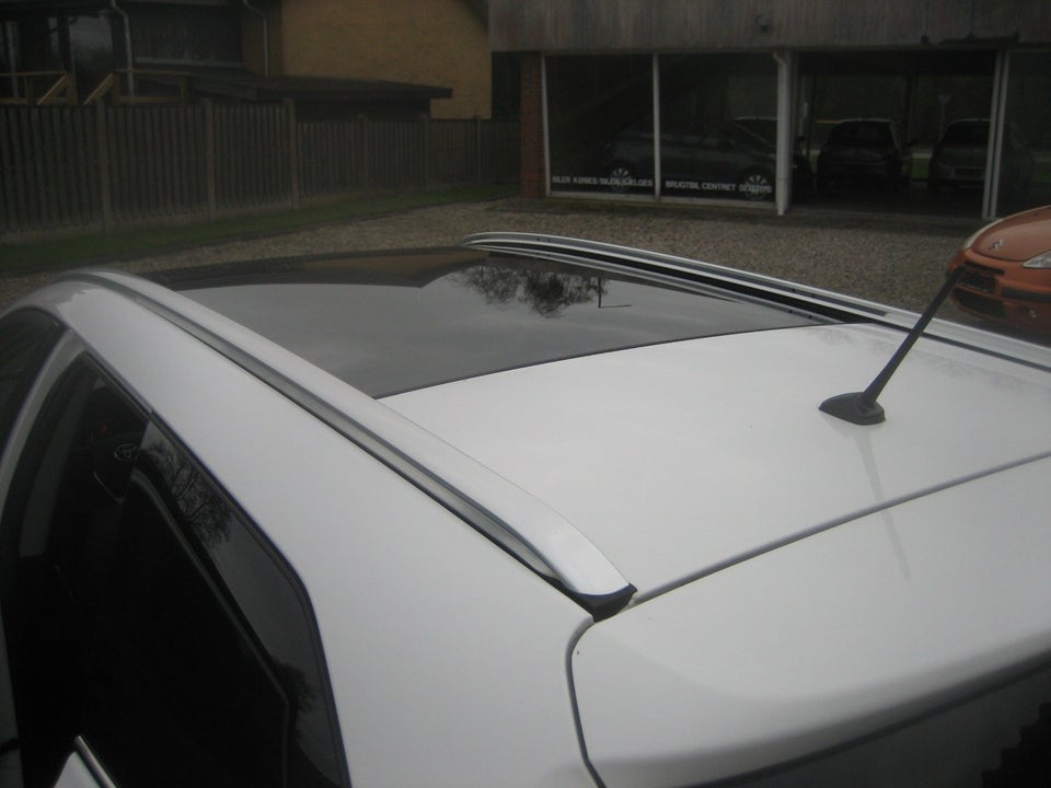 Toyota Auris 2,0 D-4D T2 Touring Sports Skyview 5d