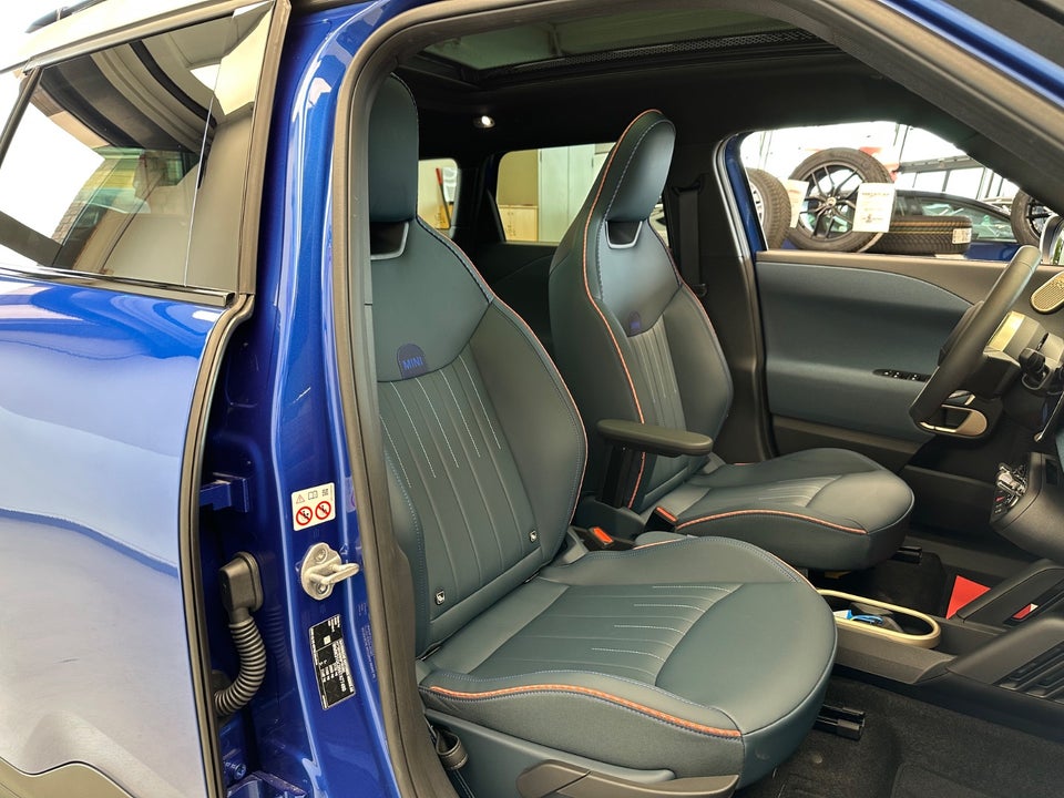 MINI Aceman E Favoured Trim L 5d