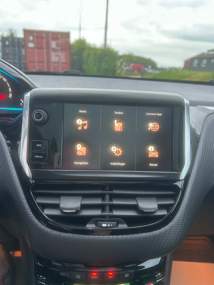 Peugeot 2008 1,2 e-THP 110 Allure Sky EAT6 5d