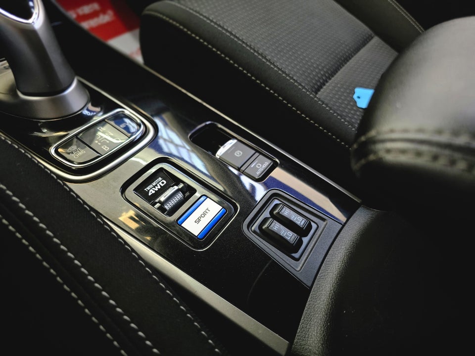 Mitsubishi Outlander 2,4 PHEV Inform+ CVT 4WD 5d