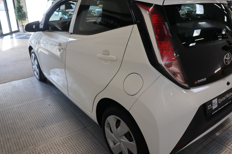 Toyota Aygo 1,0 VVT-i x-play 5d