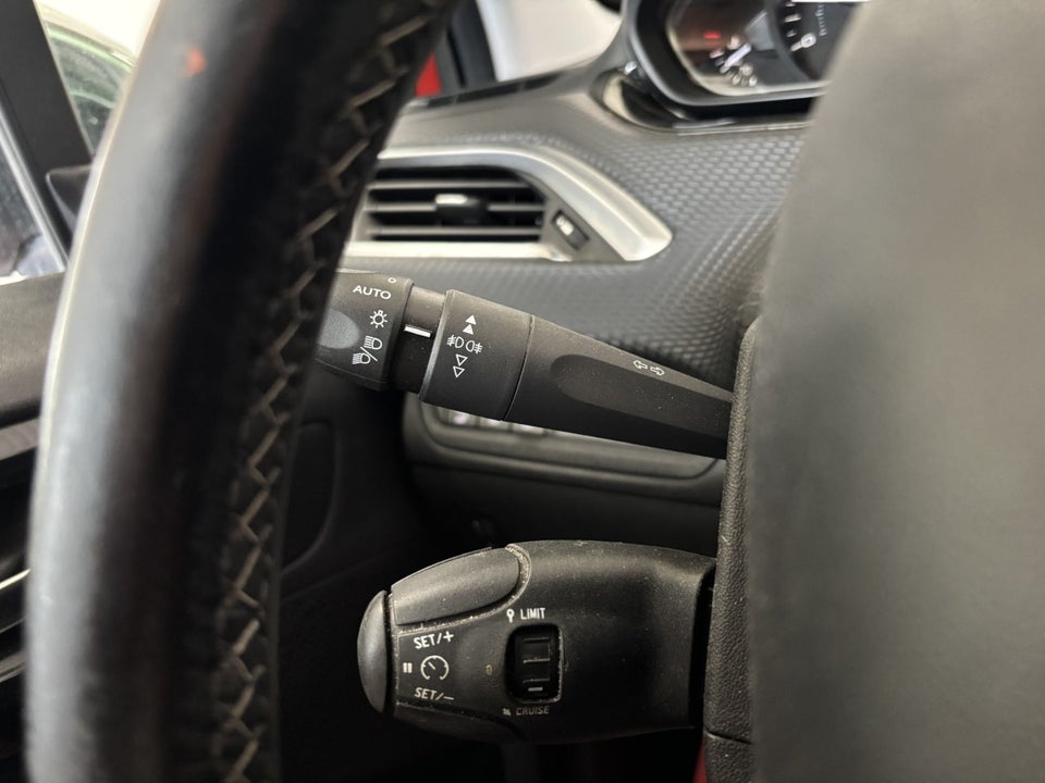 Peugeot 208 1,6 BlueHDi 100 Allure Sky 5d