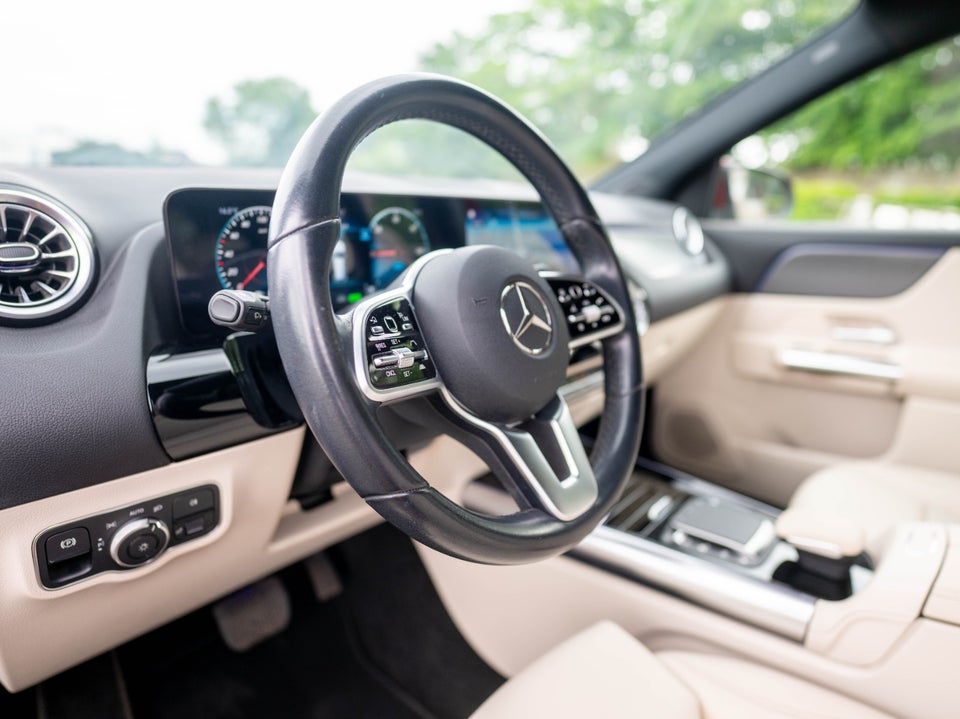 Mercedes EQA300 Progressive 4Matic 5d
