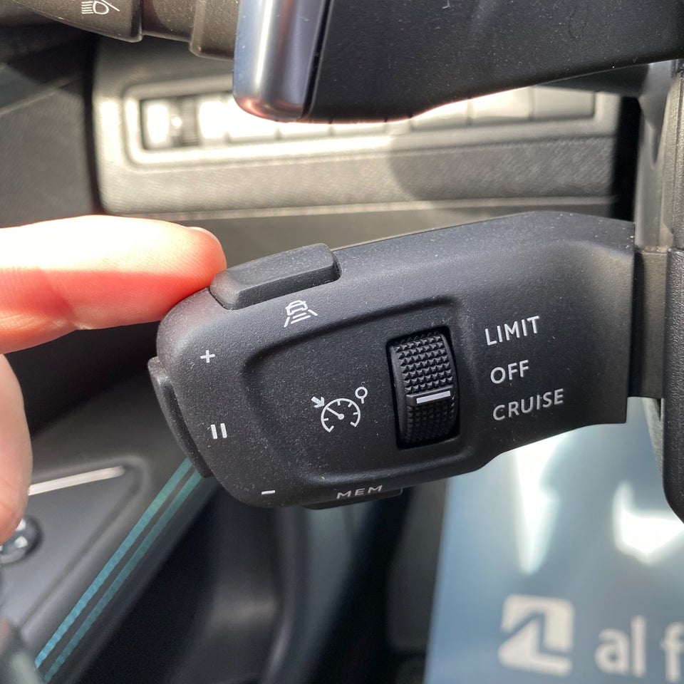 Peugeot 3008 1,6 Hybrid Allure EAT8 5d