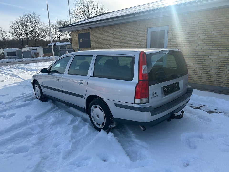 Volvo V70 2,4 140 Business 5d