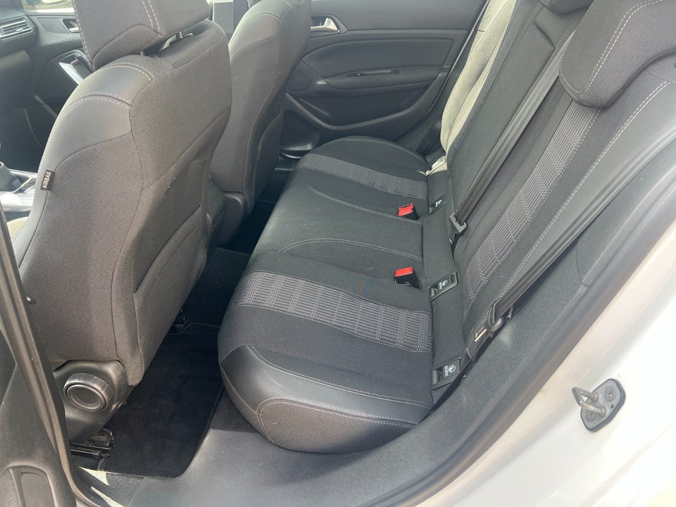 Peugeot 308 1,5 BlueHDi 130 Allure Sky 5d